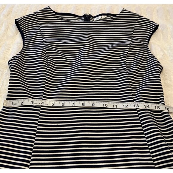 Women's GAP Brand Fit & Flare Dress Knee Length Black White Striped Size 12 - Picture 10 of 16